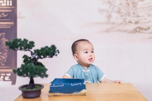 梨树县满月宝宝放屁臭